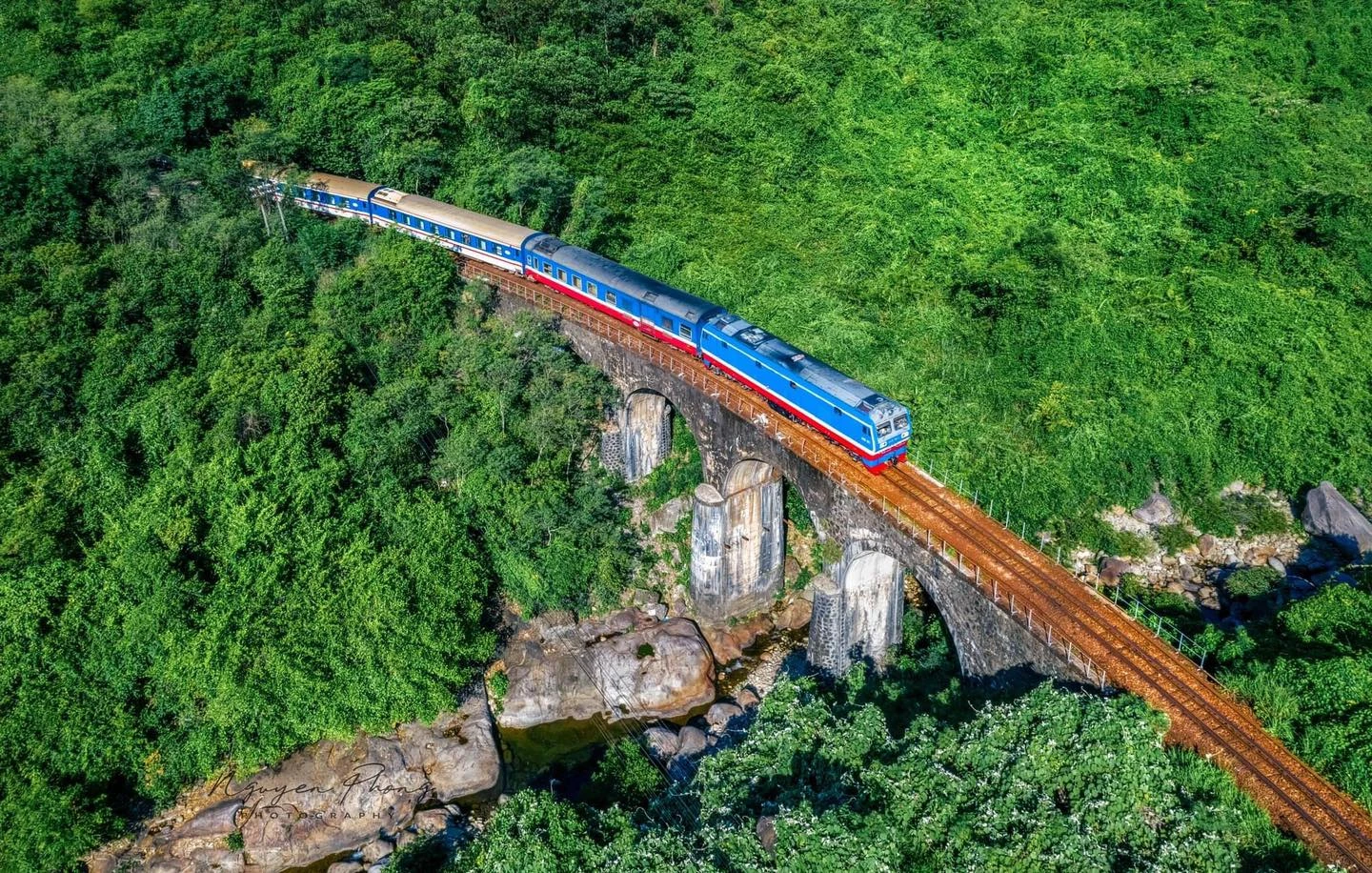 Vì sao nên chọn tàu hoả để di chuyển từ Hà Nội đến Huế?